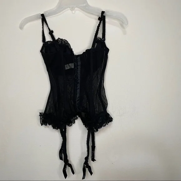 Victoria’s Secret lace trim Bustier & garder strap - Picture 2 of 7